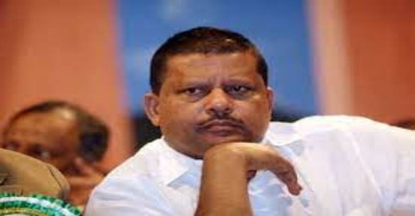 സ്വര്‍ണക്കടത്തുകാരനെന്ന് ധരിച്ച് അബ്ദുൽ വഹാബ് എംപിയുടെ മകന്റെ വസ്ത്രം ഊരി കസ്റ്റംസ് പരിശോധിച്ചു
